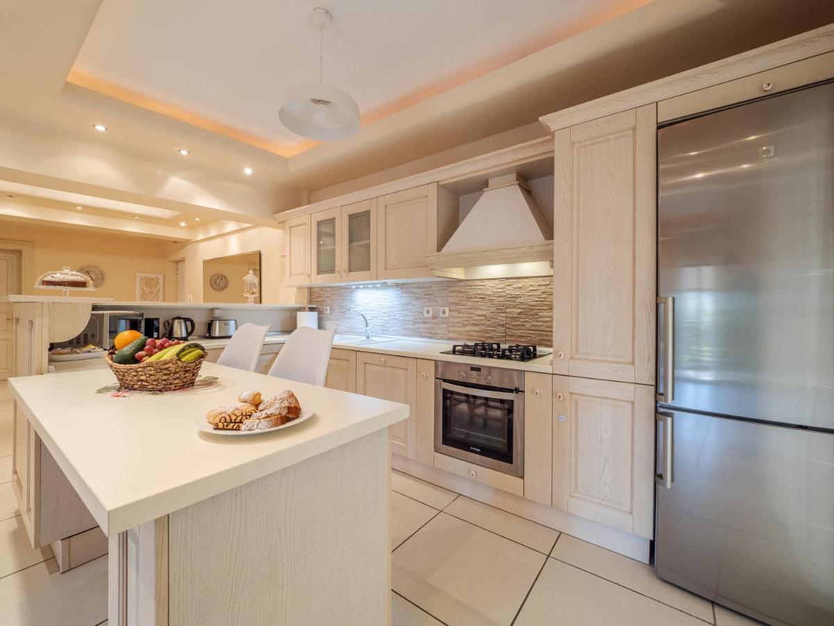 Aura Elegant Apartment Near Garitsa Bay Análipsis المظهر الخارجي الصورة